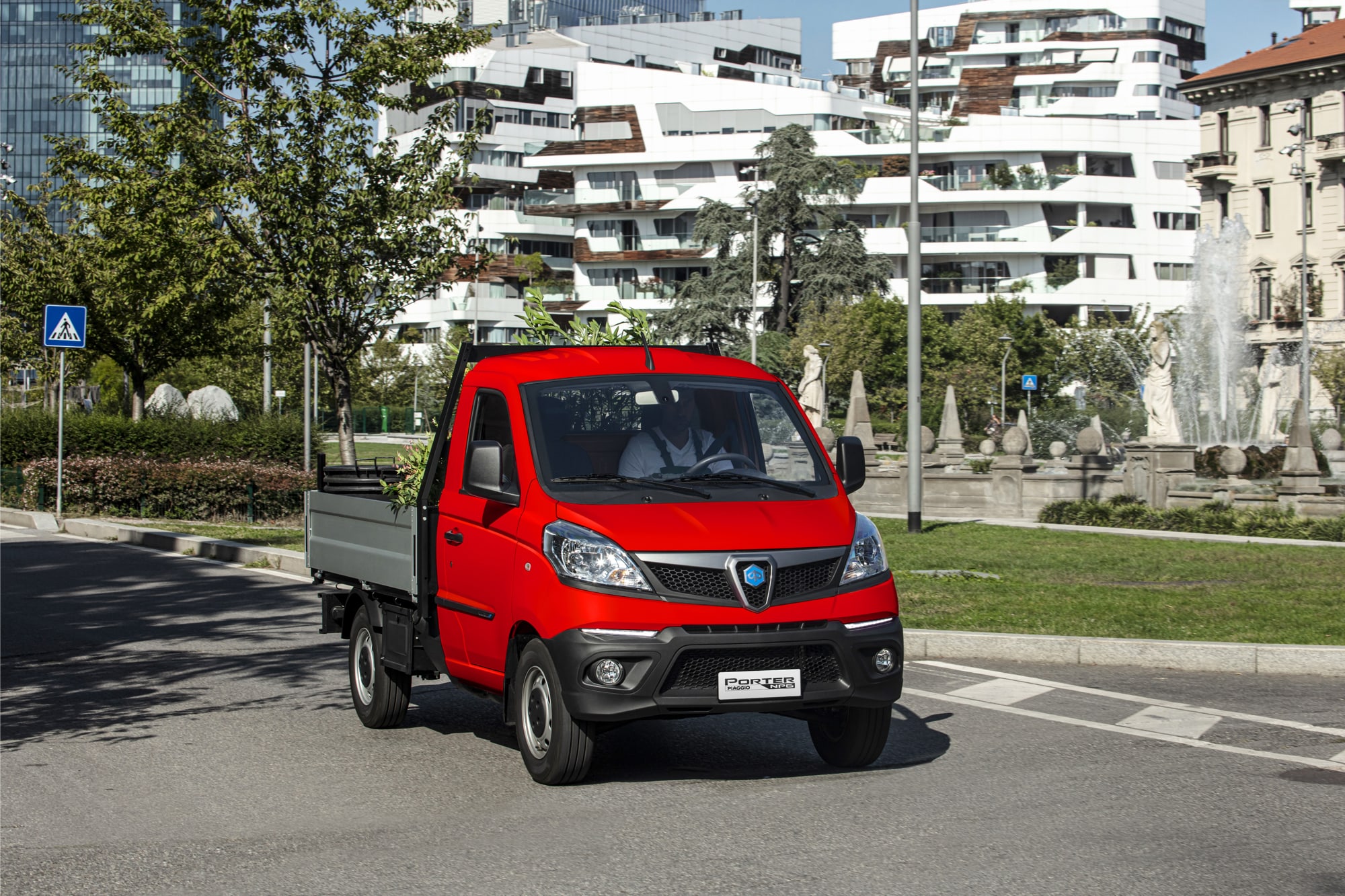 PIAGGIO COMMERCIAL E FEDERMETANO INSIEME PER PROMUOVERE IL VEICOLO ECOLOGICO PER NATURA: PORTER NP6 AD ALIMENTAZIONE BIFUEL BENZINA + CNG