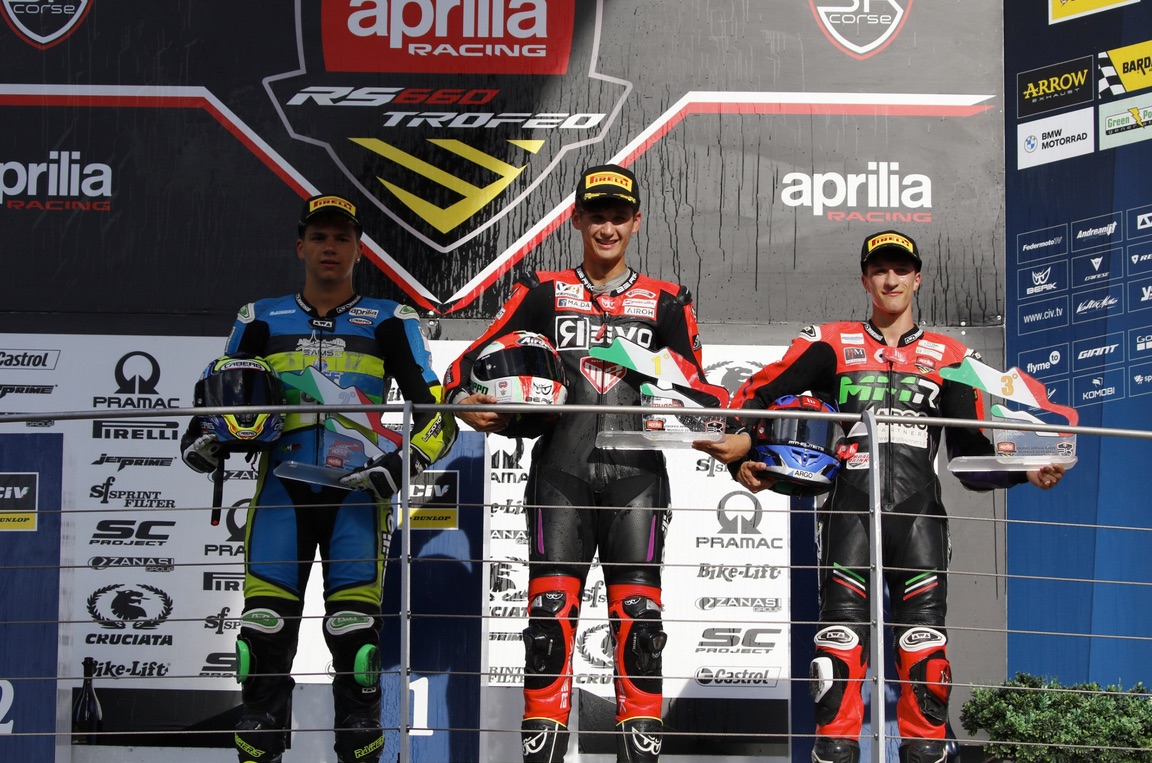 AL MUGELLO È DOPPIETTA PER FILIPPO BIANCHI NEL TROFEO APRILIA RS660. IL TOSCANO DOMINA LA CLASSIFICA DELLA PRIMA PARTE DEL CAMPIONATO