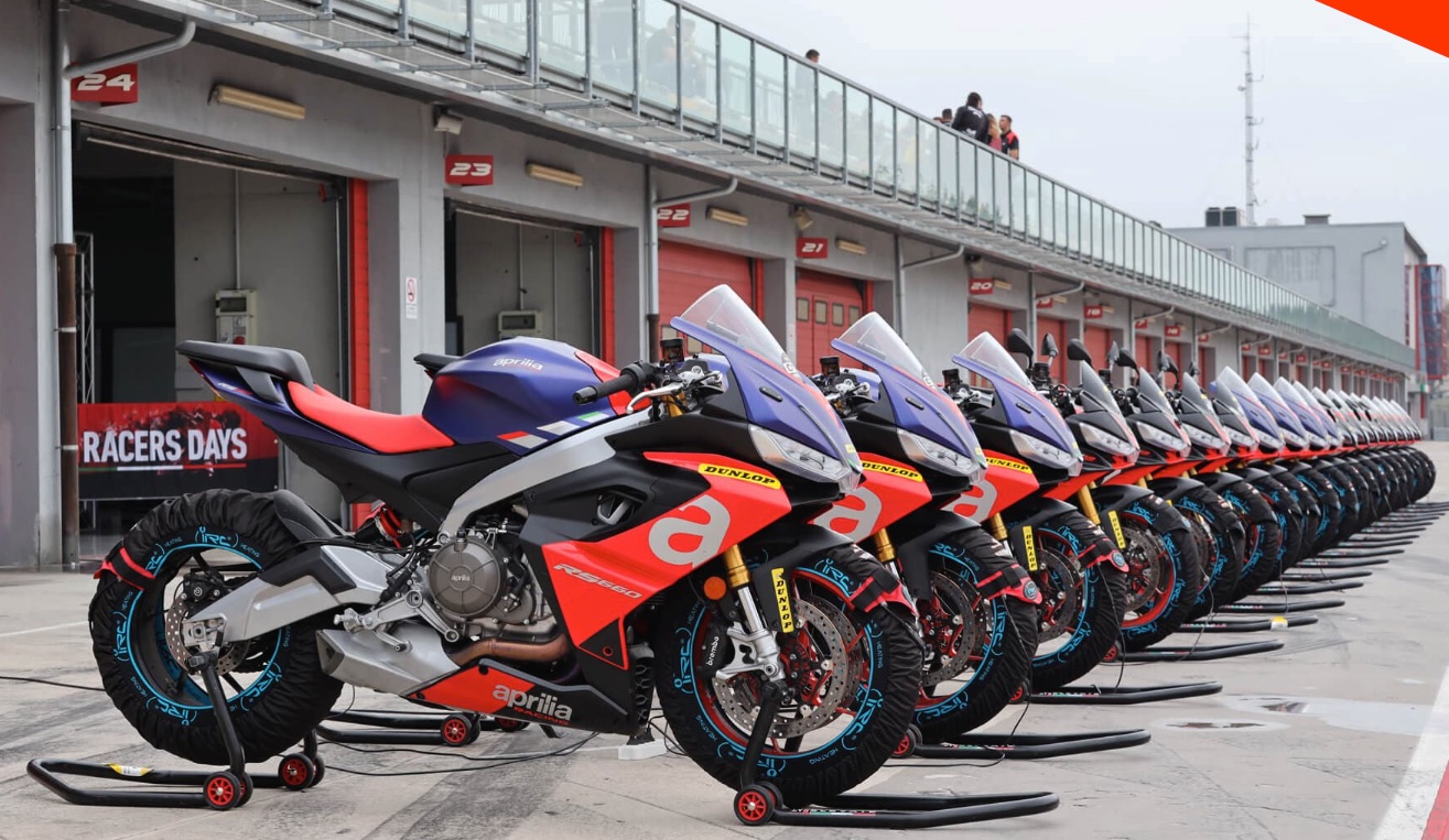 APRILIA RACING DAYS: EMOZIONI IN PISTA DA VERO RACER, TRA “EXCLUSIVE RIDE” E “RIDING ACADEMY”