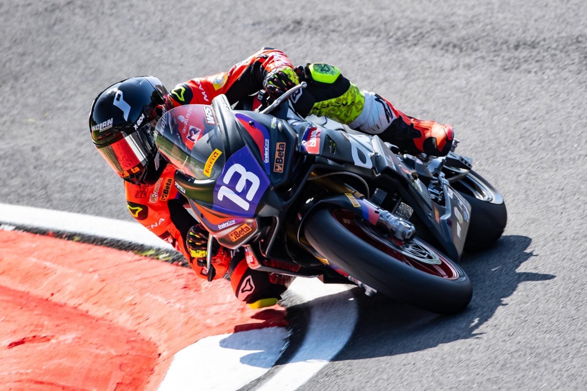 THE APRILIA RS 660 KEEPS WINNING IN BRITISH SUPERBIKE: EDOARDO COLOMBI SUCCEEDS ON THE FINAL STRETCH IN THE SPORTBIKE CATEGORY AT CADWELL PARK