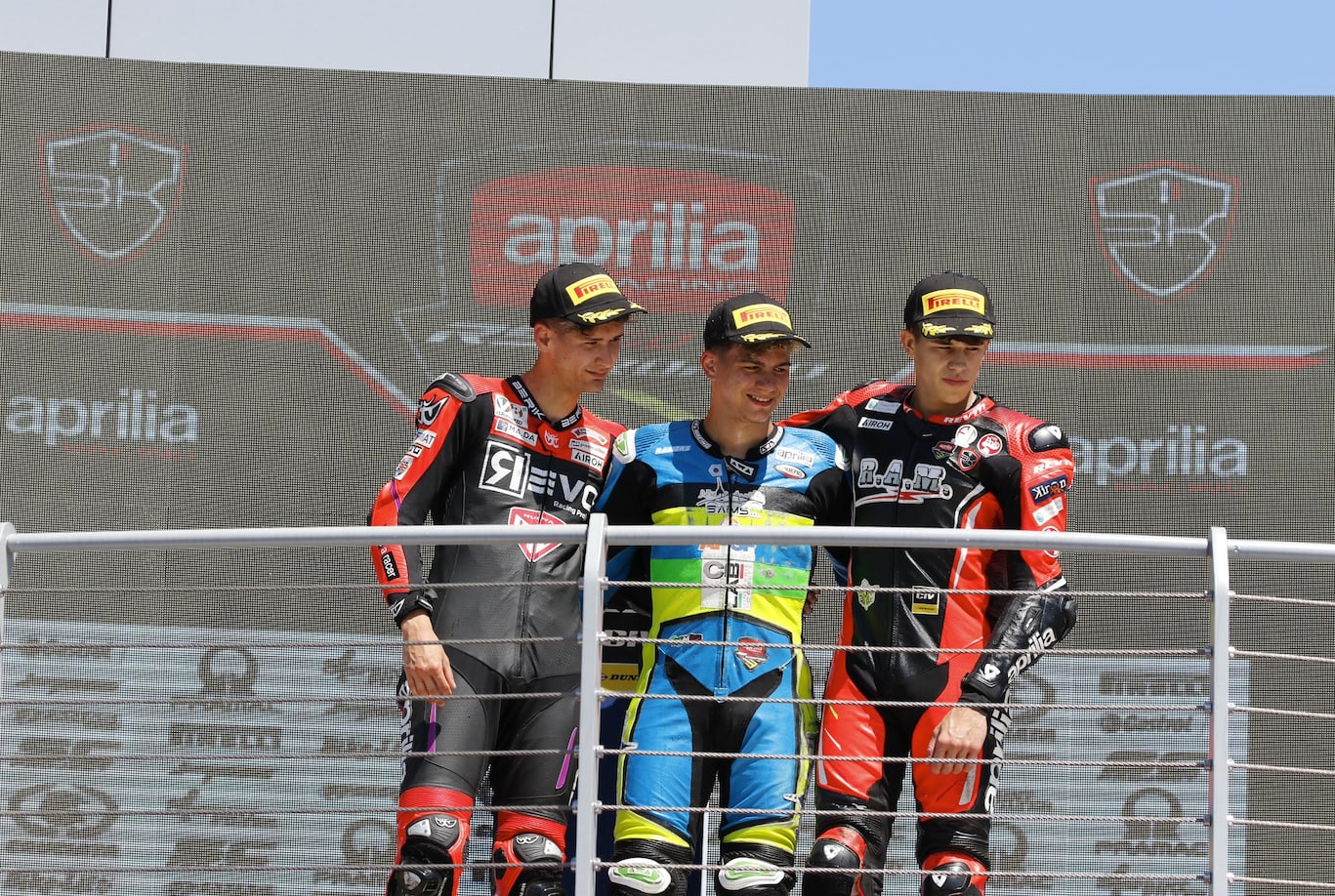 MATTIA SORRENTI VINCE AL DEBUTTO. PODIO PER FILIPPO BIANCHI ED ENEJ KRSEVAN ALLA PRIMA DI VALLELUNGA DEL TROFEO MONOMARCA APRILIA RS 660